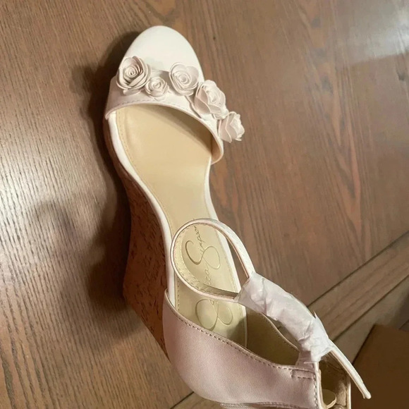 Jessica Simpson White Flower Open Toe Sandals Sz 8 Wedge Platform Style Jeffina - Picture 7 of 7